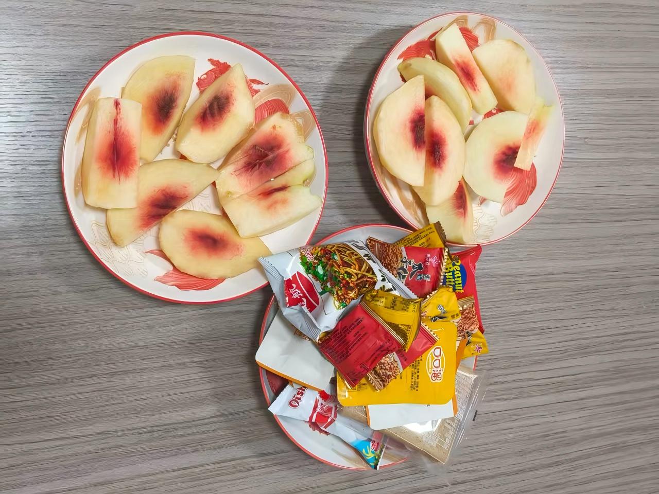 CYJY-এ নতুন সহকর্মীর ট্রিট ওয়ার্মস হার্টস